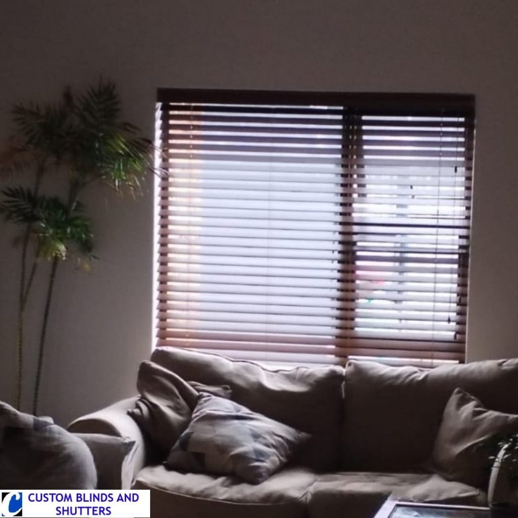 Wallnut wood venetian blind
